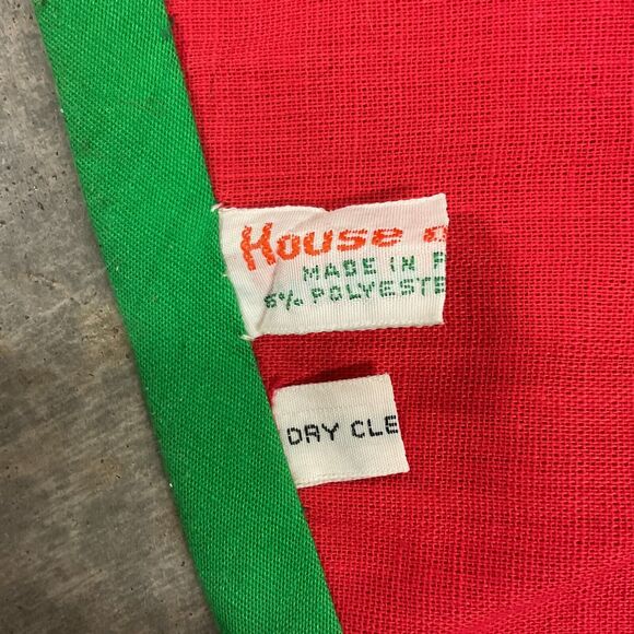 House Of Hatten Christmas Tree Skirt Red Appliqué Mom Dad Kids Toys VTG READ - Picture 12 of 16